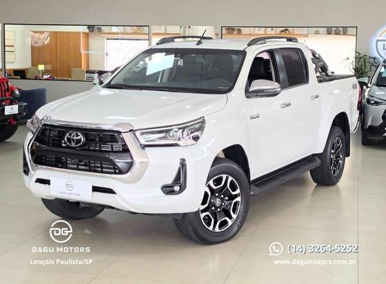 TOYOTA HILUX 2.8 D-4D TURBO DIESEL CD SRX 4X4 AUTOMÁTICO
